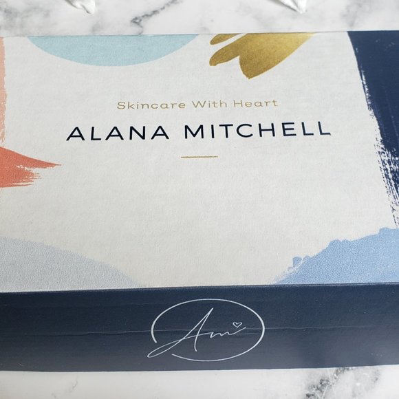 Alana Mitchell Organic Anti-Aging Retinol Skincare Kit - Picture 2 of 10